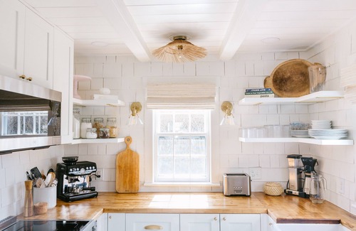 Nantucket House | Charming Jewel Box in Naushop, sleeps 10.