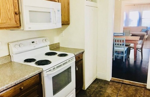 Polson House | Charming Lake House, Sleeps 8, Great For Kids, Located Downtown, Walk To Beach