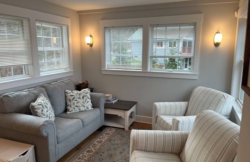 Ludlow House | Charming Lake Rescue Cottage