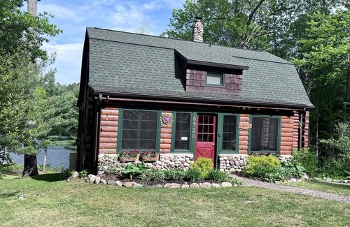 Minocqua House | CHARMING LAKE SHISHEBOGAMA LOG HOME - Sleeps 6- 3bd and 2.5 bath
