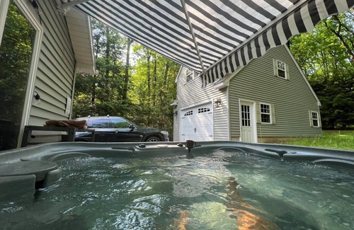 Jim Thorpe House | Charming Lake Villa with Hot Tub and Gazeebo