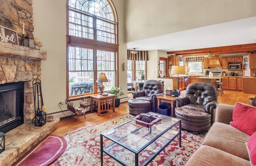 Lakeville House | Charming LAKEFRONT 4-bedroom 3 bath house with kayaks, paddleboards, WiFi and AC