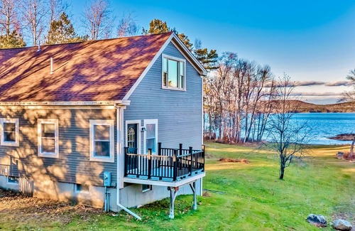 Belfast Apartment | Charming lakefront apartment with balcony, full kitchen, & washer/dryer