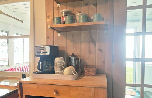 Higgins Lake Cottage | Charming, LAKEFRONT cottage on beautiful HIGGINS LAKE