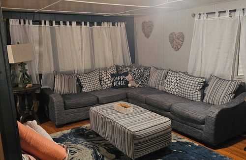 Moorestown Cottage | Charming Lakefront Cottage with WiFi and AC