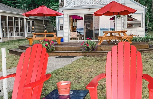 Higgins Lake Cottage | Charming Lakefront Higgins Lake Cottage.