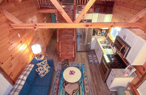 Ashtabula Cabin | Charming Lakeview Cabin Near Geneva-On-The-Lake, The Perfect Getaway!