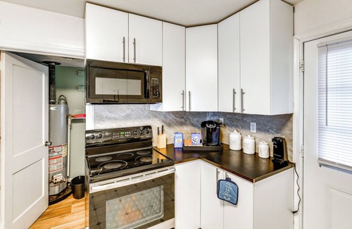 Laurel House | Charming Laurel Home w/Gazebo & Fireplace!