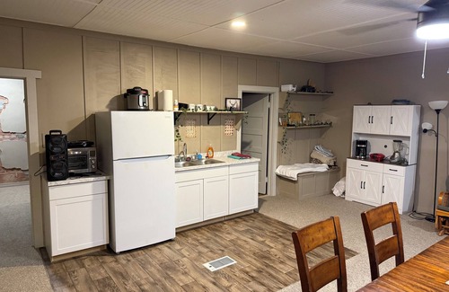 Bryson Cabin | Charming Lodge in Bryson Tx with AC