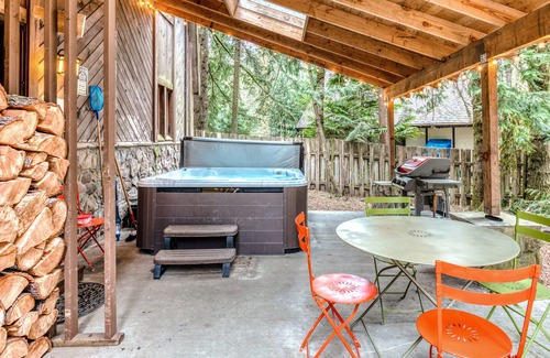 Mount Hood Village Ski Chalet | Charming Lodge-Style Home with Fireplace, Private Hot Tub, & Shared Pool Access