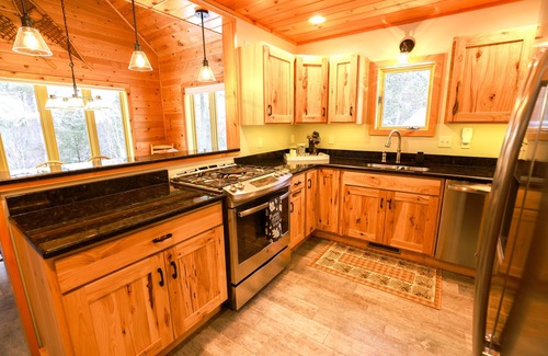 Rapid River Cabin | Charming lodge with 3 bedrooms, 2 bathrooms and amenities
