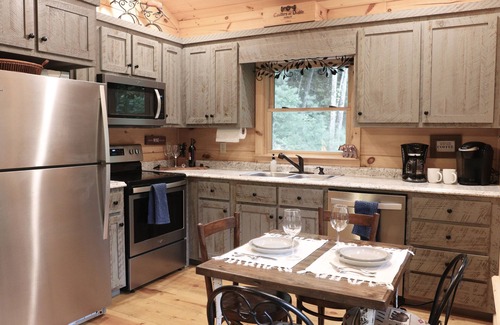 Cherry Log Cabin | Charming Log Cabin Getaway – Hot Tub & Firepit