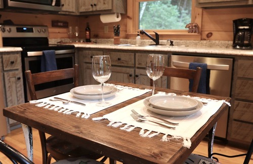 Cherry Log Cabin | Charming Log Cabin Getaway – Hot Tub & Firepit