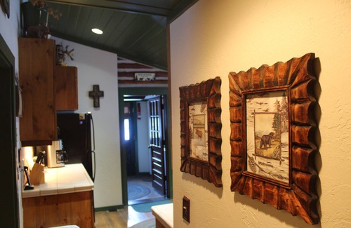 Bozeman House | Charming Log Cabin In Beautiful Cottonwood Canyon, Just Outside of Bozeman