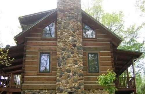 Smith River Cabin | Charming Log Home with Pond on 27 Acres with Mountain Views