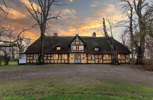 Damp House | Charming manor house near the Baltic Sea with fireplace and plenty of space