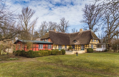 Damp House | Charming manor house near the Baltic Sea with fireplace and plenty of space