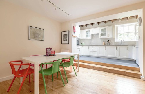 New Town House | Charming Mews House In Edinburgh City Centre With Integral Garage