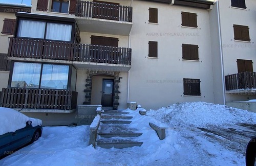 Les Angles Apartment | Charming mezzanine studio cabin for 4, near center, ski locker