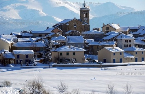 Les Angles Apartment | Charming mezzanine studio cabin for 4, near center, ski locker