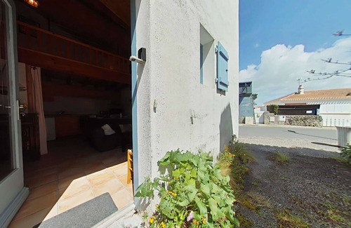 Barbatre Apartment | Charming mezzanine studio, sleeps 3, near beach