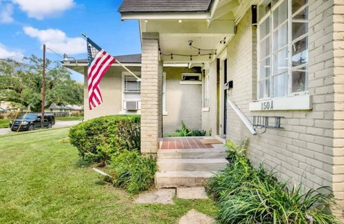 Hannon Park House | Charming Midtown Apt - Hannon Hideaway Unit A