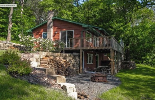 Almelund Cabin | Charming modern 2-bedroom lakeside-cabin in excellent Centuria with WiFi, AC