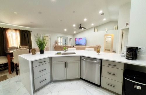 Port Malabar House | Charming & Modern 4-bedroom 2-bathroom in brilliant Palm Bay