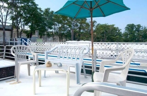 Sheepshead Bay Boat Rental | Charming Modern Housebarge