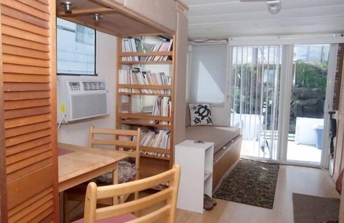 Sheepshead Bay Boat Rental | Charming Modern Housebarge