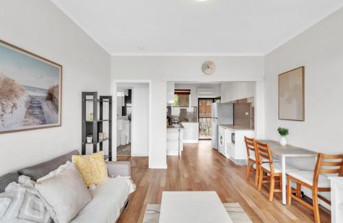 Burnside Apartment | Charming Modern Retreat with Scenic View - Burnside