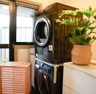 Kingston House | Charming modern well decor house Kingston, Hobart