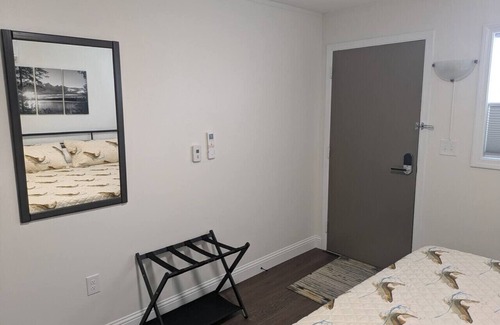 Canaan Hotel | Charming motel room #3 with AC and WiFi in enjoyable Canaan