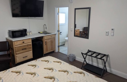 Canaan Hotel | Charming motel room #3 with AC and WiFi in enjoyable Canaan