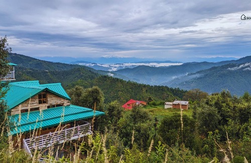 Mukteshwar Cottage | Charming mountain suite in Mukteshwar. Pet-Friendly!
