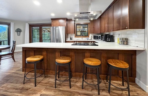 Cascade Cabin | Charming Mountain Escape near Lake Cascade