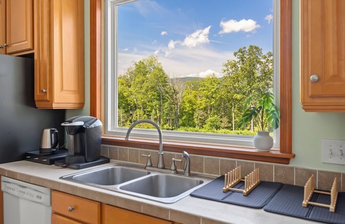 Saugerties House | Charming Mountain Retreat w Hot Tub