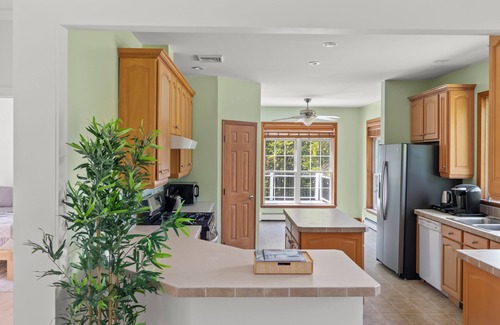 Saugerties House | Charming Mountain Retreat w Hot Tub