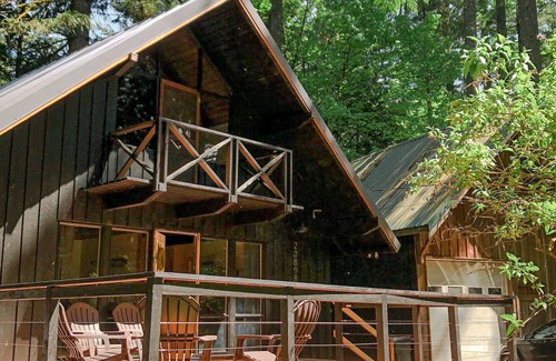 Welches Ski Chalet | Charming Mt Hood Chalet, minutes to Mt fun! Woodsy feel.