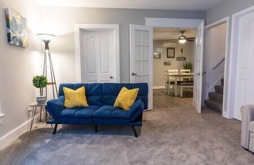 South Elgin House | Charming Nature Lover's Retreat near St. Charles