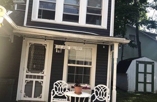 Lakeside Cottage | Charming, newly updated 2 Bedroom Cottage, Pet Friendly