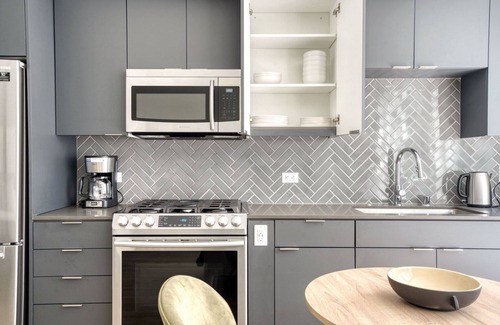 Lakeside Apartment | Charming Oakland Studio w/Coworking & Gym, near BART, by Blueground