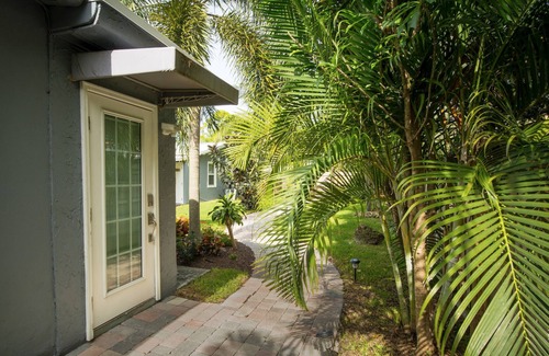 South Middle River Cottage | Charming Oasis with a Pool