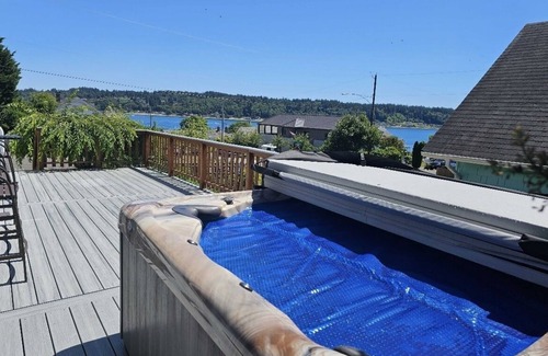 Retsil Cottage | Charming ocean view - hot tub - pet friendly