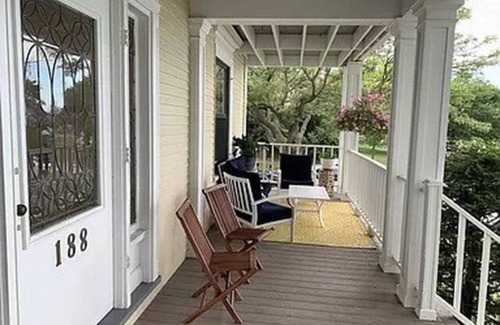 Munjoy Hill Condo | Charming Oceanfront One Bedroom Apartment on the Eastern Promenade