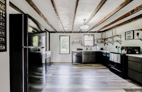 Allenton House | Charming old farmhouse, spacious 2-bedroom on 2+ acres
