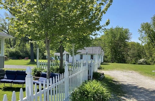 Geneva-on-the-Lake Cottage | Charming One Bedroom Lake Erie Cottage in Geneva-On-The Lake