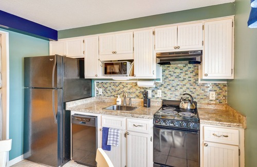 Gulf Lagoon Beach Apartment | Charming Panama City Studio w/Community Pool!