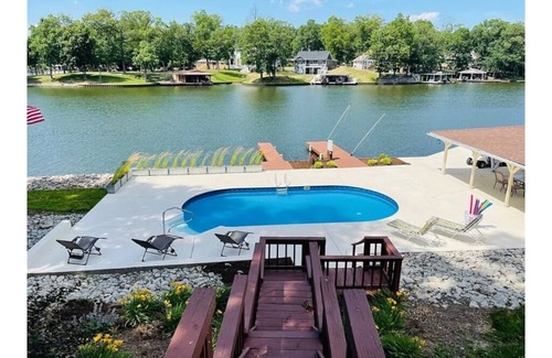 Effingham Cottage | Charming Panoramic Lake House WITH POOL on Lake Sara