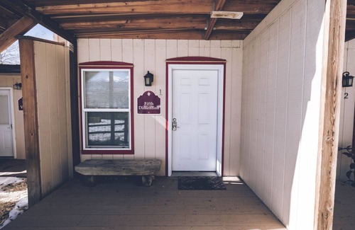 Crestone Apartment | Charming Park Side Hotel Room 1